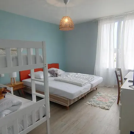 Apartment Renove Face A La Avec Balcon - 2 - - Fr-1-323-472 *